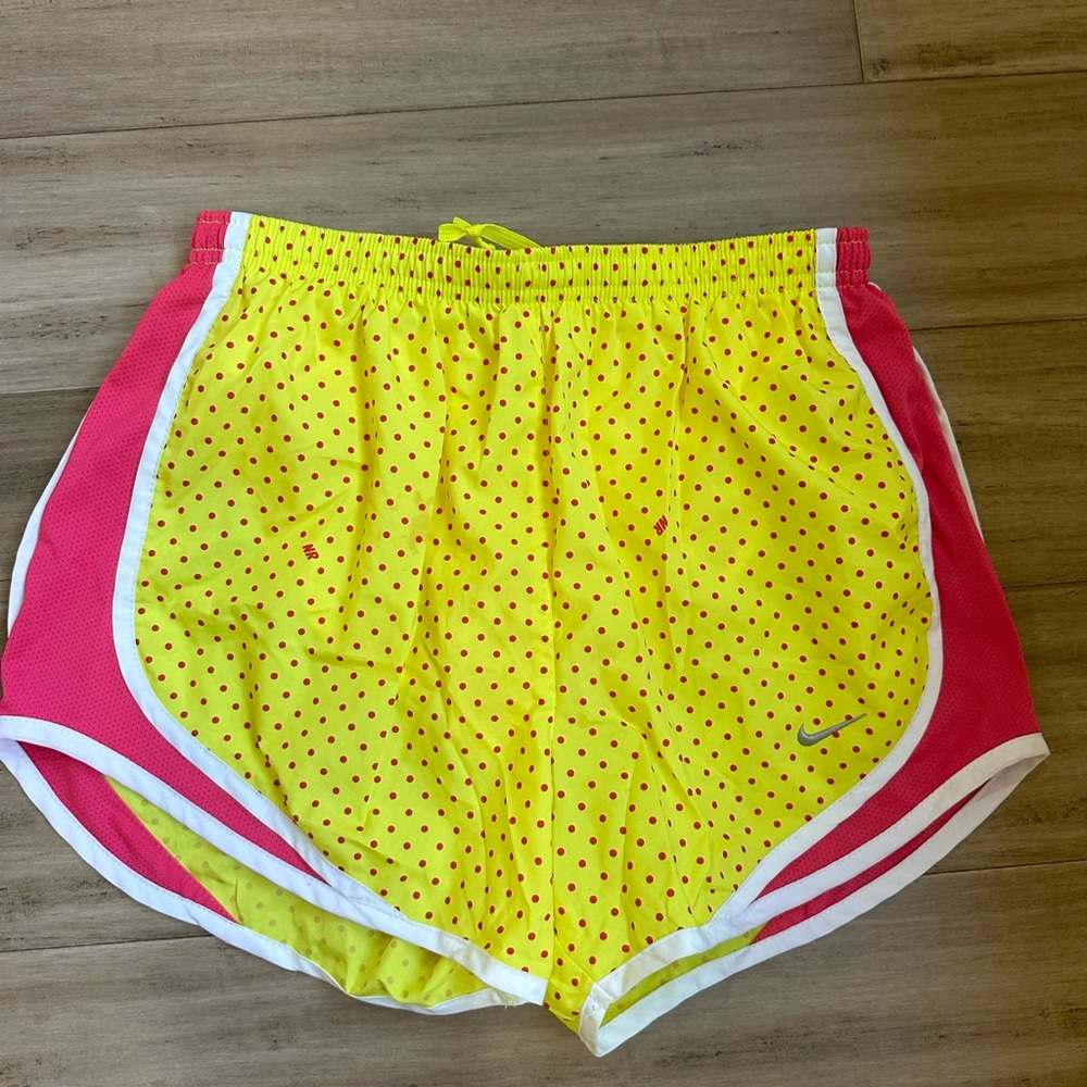 Women’s nike shorts SM great condition